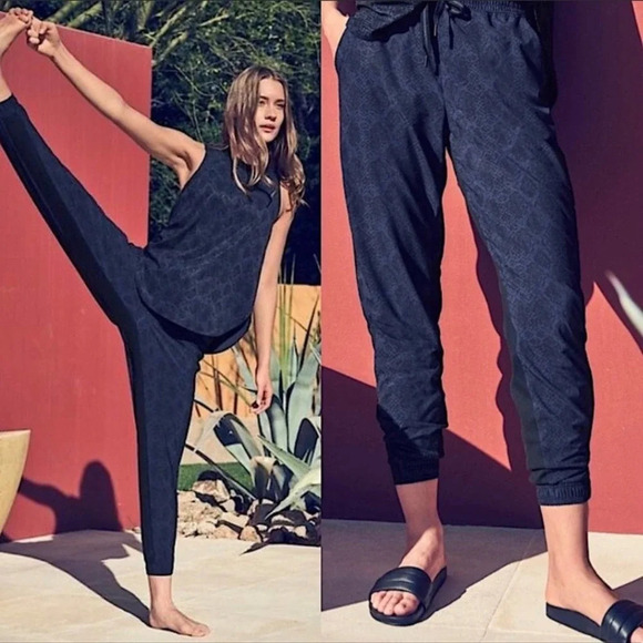 Athleta Pants - Athleta Brooklyn Jogger Black & Blue Size 4